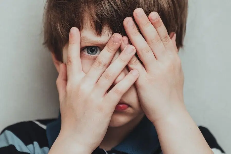 Aprenda a lidar com casos de timidez infantil